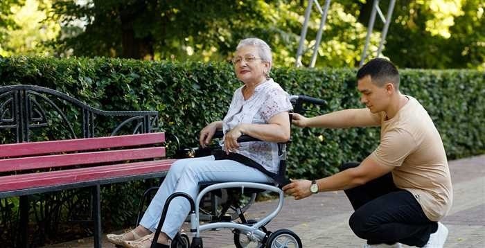 Управление социальной защиты населенияУстановление полного опекунства над человеком может быть серьезной ответственностью, особенно если человек пожилой и нуждается во всестороннем уходе. Этот процесс подразумевает принятие на себя юридической и этической ответственности за благополучие человека, который больше не может самостоятельно управлять своими делами. Понимание сложностей этой роли необходимо для обеспечения качества жизни человека и удовлетворения его особых потребностей.
<div style=