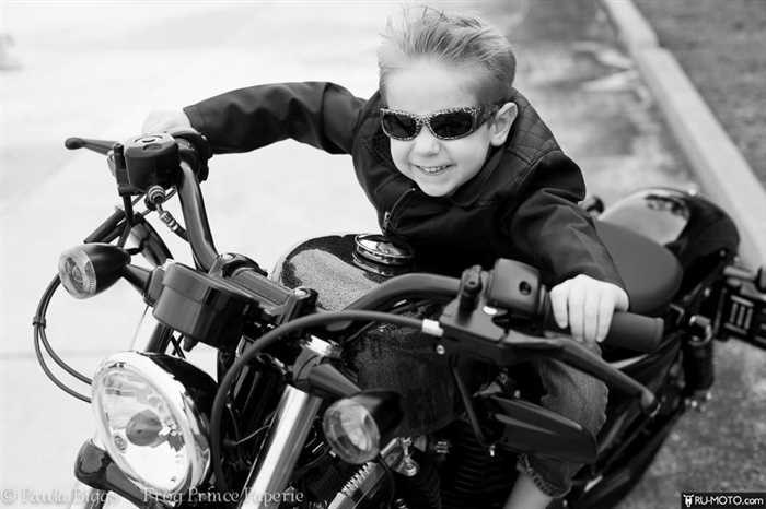 Age for a 250cc motorcycle license everything you need to knowКогда вы задумываетесь о том, как увлекательно управлять мотоциклом, очень важно понимать, какие юридические требования к этому предъявляются. В каждой стране существуют особые правила, определяющие, когда и как водитель может законно управлять мотоциклом. Эти правила особенно строги для тех, кто заинтересован в управлении более мощными двигателями, такими как 250-кубовый мотоцикл.</p>
<p>Для начинающих мотоциклистов важно знать возрастные требования и категорию прав, необходимых для управления этими транспортными средствами. Понимание различных категорий, например, категории А для мотоциклов, поможет вам быть уверенным в том, что вы готовы к законной езде в разных странах, включая Россию, Казахстан и Украину.</p>
<p>Получение правильных документов и понимание необходимых правил управления мотоциклом такого класса не только поможет вам не нарушать закон, но и обеспечит вашу безопасность на дороге. В этой статье мы расскажем вам об основных правилах, которые должен знать каждый мотоциклист, прежде чем выезжать на улицы на 250-кубовом мотоцикле.</p>
<h2>Возрастные требования для получения мотоциклетных прав: Что нужно знать</h2>
<p>При получении прав на управление мотоциклом существуют определенные возрастные требования, которые зависят от страны. Эти требования крайне важны для того, чтобы убедиться, что каждый водитель обладает необходимым опытом и зрелостью для управления мотоциклом, особенно с объемом двигателя до 250 куб. см. Ниже мы рассмотрим основные возрастные требования в разных странах для получения прав на вождение мотоцикла, а также тип необходимых документов.</p>
<table>
<tr>
<th>Страна</th>
<th>Минимальный возраст</th>
<th>Категория прав</th>
<th>Дополнительные требования</th>
</tr>
<tr>
<td>Россия</td>
<td>16 лет</td>
<td>Категория А1</td>
<td>Медицинская справка</td>
</tr>
<tr>
<td>Украина</td>
<td>16 лет</td>
<td>Категория А1</td>
<td>Окончание автошколы</td>
</tr>
<tr>
<td>Беларусь</td>
<td>16 лет</td>
<td>Категория А1</td>
<td>Знание правил дорожного движения</td>
</tr>
<tr>
<td>Казахстан</td>
<td>16 лет</td>
<td>Категория А1
<h2>С какого возраста можно ездить на мотоцикле?</h2>
<p>Знать, когда можно начинать ездить на мотоцикле, необходимо каждому начинающему гонщику. В разных странах существуют специальные правила, определяющие минимальный возраст, с которого человек может законно управлять мотоциклом. Эти правила часто зависят от объема двигателя и категории мотоциклетных прав.</p>
<p>Ниже приведены общие правила для разных стран:</p>
<ul>
<li>Россия: С 16 лет гонщики могут получить права категории А1, позволяющие управлять мотоциклами объемом до 125 куб. см. Для управления более крупными мотоциклами требуются права категории А, которые можно получить в 18 лет.</li>
<li> Казахстан: Как и в России, молодые мотоциклисты могут получить права категории А1 в 16 лет, а полные права категории А — в 18 лет.</li>
<li> Украина: В Украине можно начать ездить в 16 лет с правами категории А1, а в 18 лет перейти на права категории А.</li>
<li> Беларусь: В Беларуси также действует возрастной ценз: 16 лет для маленьких мотоциклов и 18 лет для больших, при наличии соответствующих прав.</li>
</ul>
<blockquote class=